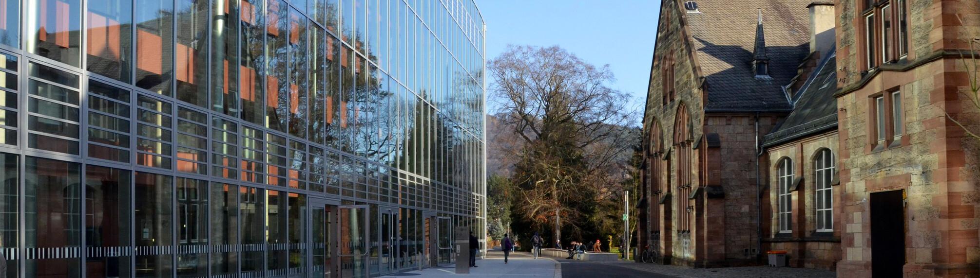 Bibliothek und Schäfer-Bau, Foto: Uni Marburg/Gabriele Neumann